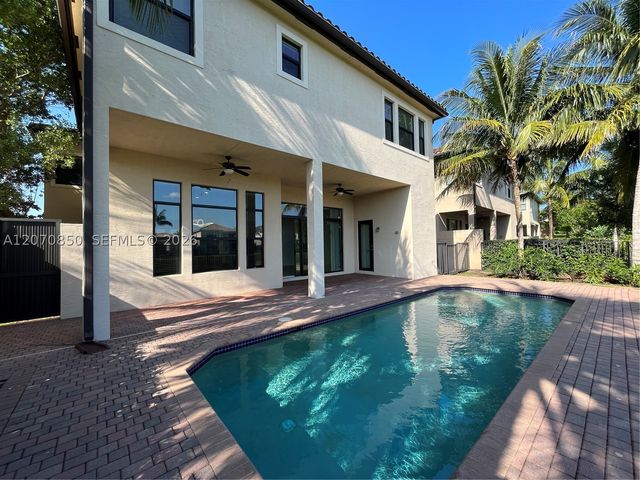 8248 Lost Creek Ln, Delray Beach, FL 33446
