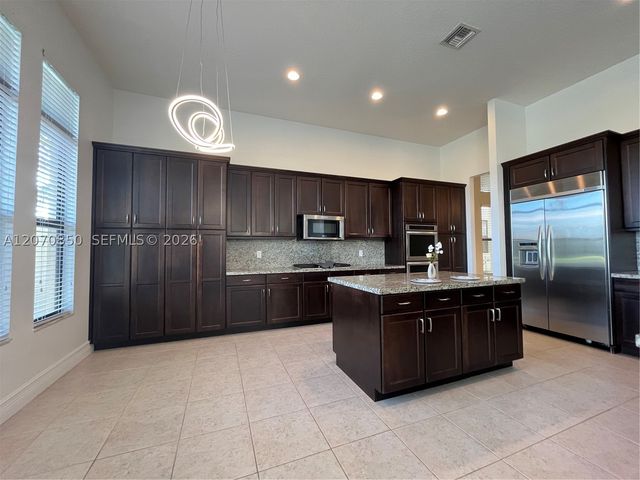 8248 Lost Creek Ln, Delray Beach, FL 33446
