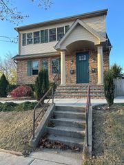 60 Arlington Street 2nd Floor, Mineola, NY 11501