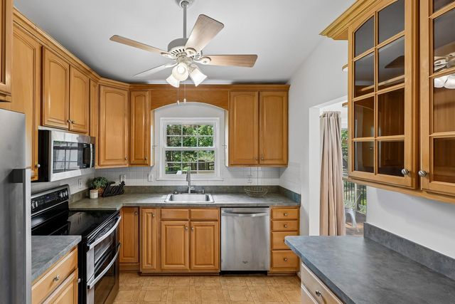 11781 COTTON MILL DR, Woodbridge, VA 22192