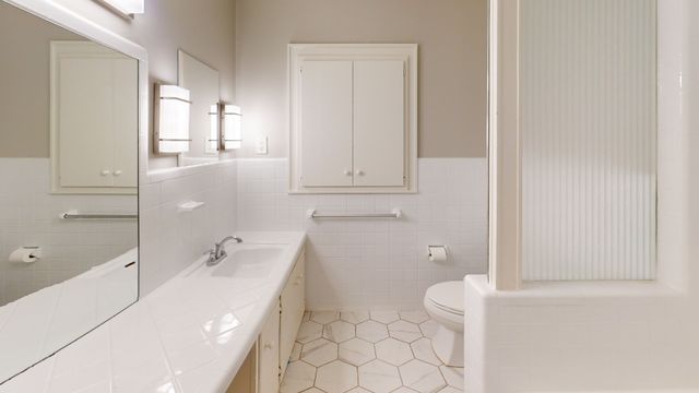 2010 N Locust Street, Denton, TX 76209