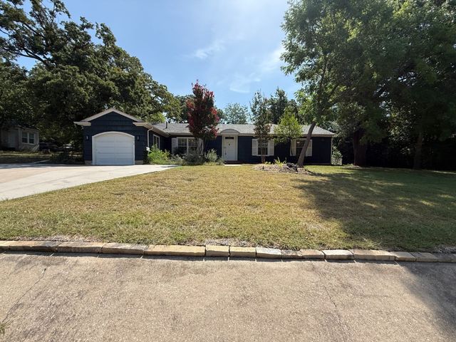 2010 N Locust Street, Denton, TX 76209