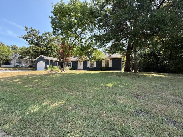 2010 N Locust Street, Denton, TX 76209