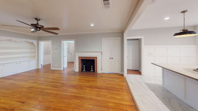 2010 N Locust Street, Denton, TX 76209