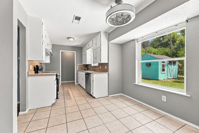 6800 Echo Hill Drive, Watauga, TX 76148