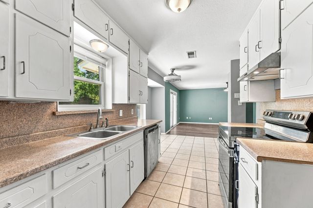 6800 Echo Hill Drive, Watauga, TX 76148