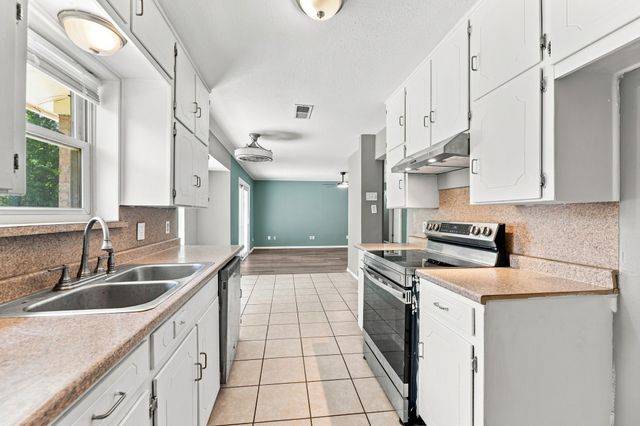 6800 Echo Hill Drive, Watauga, TX 76148