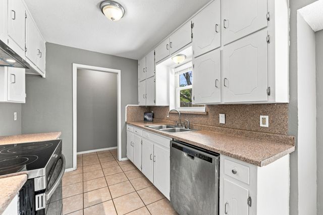 6800 Echo Hill Drive, Watauga, TX 76148