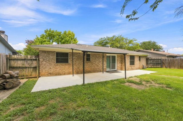 6800 Echo Hill Drive, Watauga, TX 76148