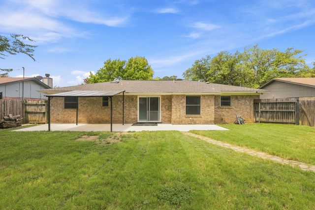 6800 Echo Hill Drive, Watauga, TX 76148