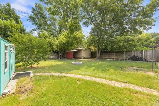 6800 Echo Hill Drive, Watauga, TX 76148
