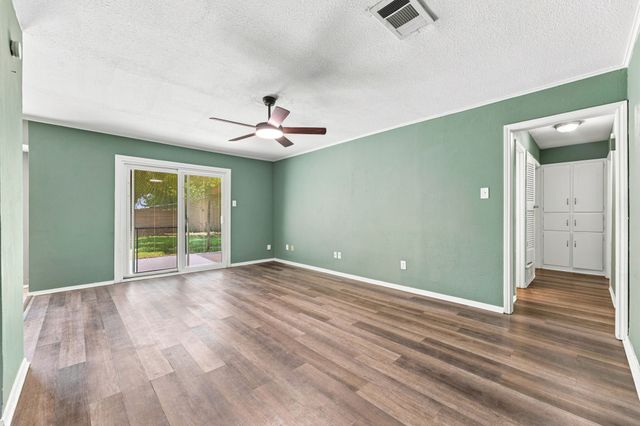 6800 Echo Hill Drive, Watauga, TX 76148