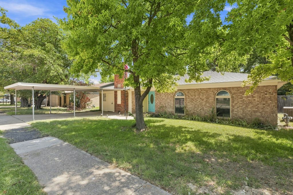 6800 Echo Hill Drive, Watauga, TX 76148