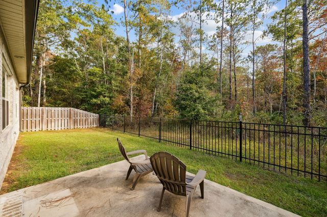 65 Laurel Oaks Drive, Freeport, FL 32439