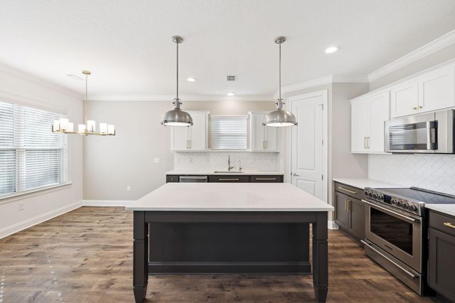 65 Laurel Oaks Drive, Freeport, FL 32439