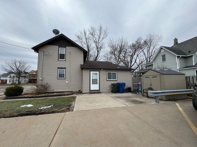 220 N Pine Street, Davenport, IA 52802