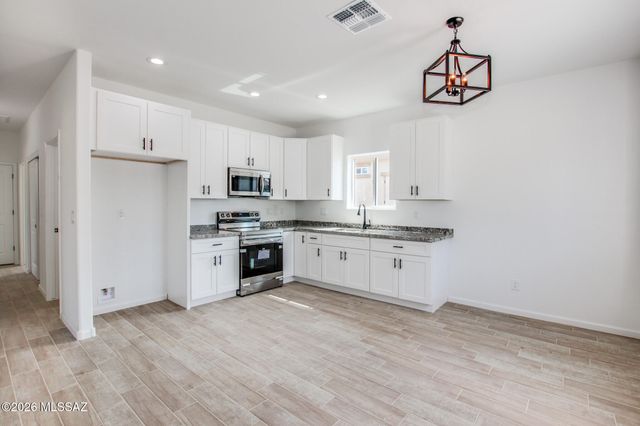 2350 W Diamond Street, Tucson, AZ 85705