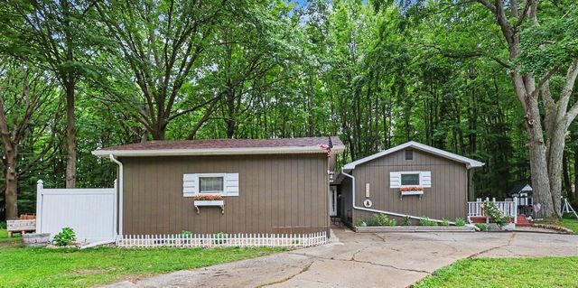 17700 Thornapple Drive, Spring Lake, MI 49456