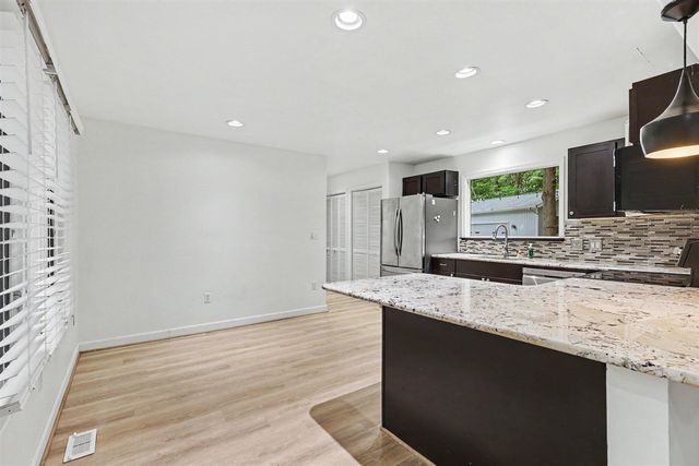 17700 Thornapple Drive, Spring Lake, MI 49456