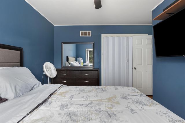 28670 Zellmer Street, Romulus, MI 48174