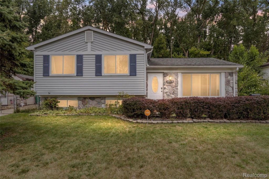28670 Zellmer Street, Romulus, MI 48174