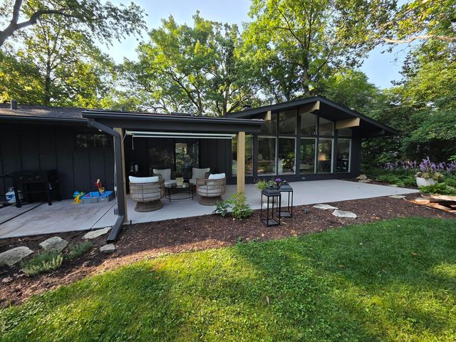 3S220 Blackcherry Lane, Glen Ellyn, IL 60137