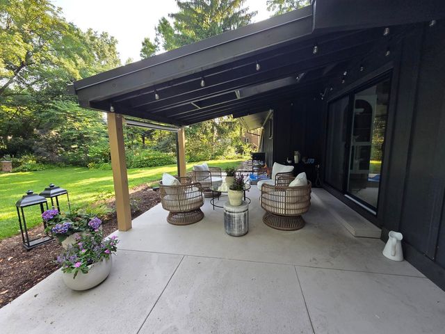 3S220 Blackcherry Lane, Glen Ellyn, IL 60137