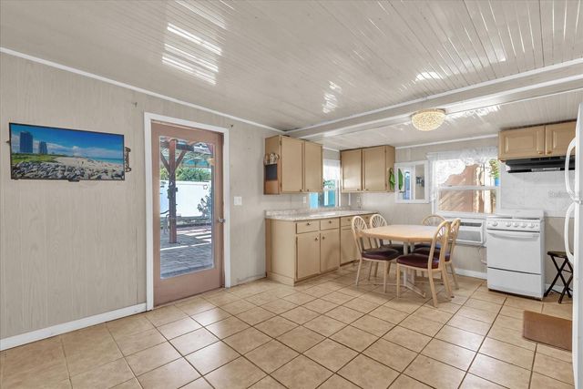 910 W RICH DRIVE, Mount Dora, FL 32757