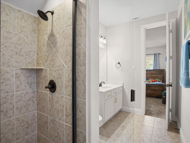 2827 Mariposa Drive, Grand Prairie, TX 75054
