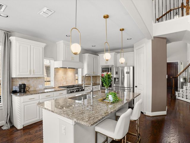2827 Mariposa Drive, Grand Prairie, TX 75054