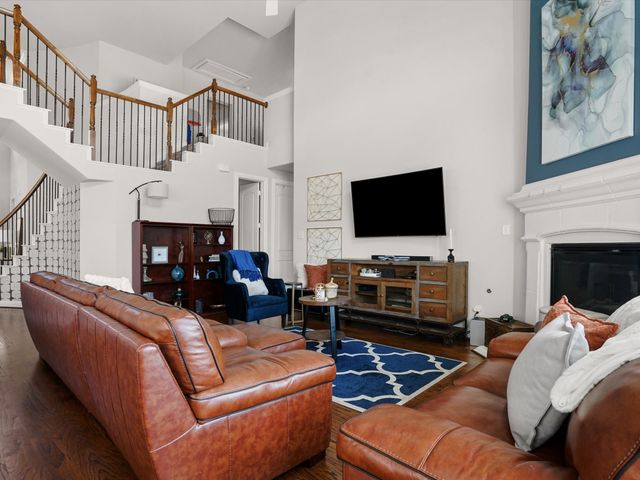 2827 Mariposa Drive, Grand Prairie, TX 75054