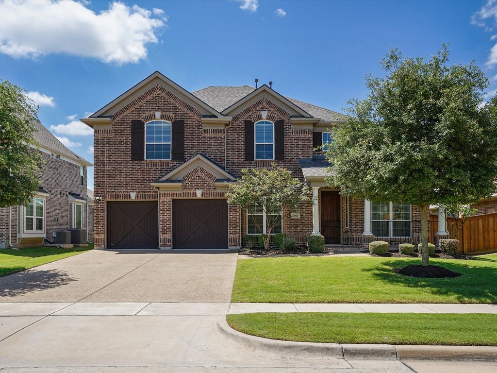 2827 Mariposa Drive, Grand Prairie, TX 75054