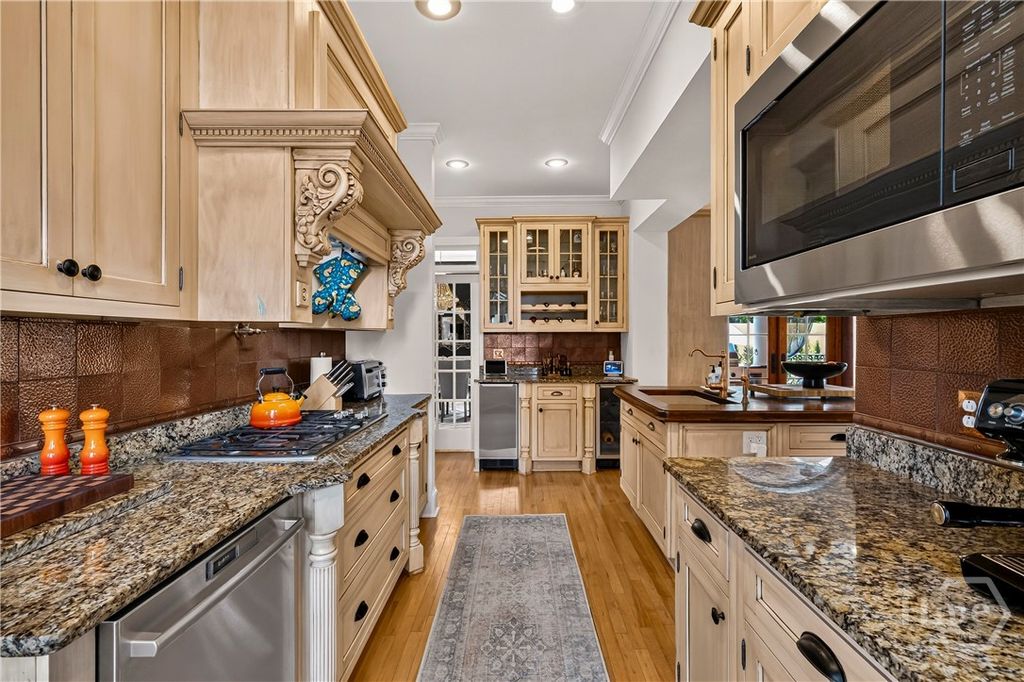 Image 13 of property listing at 529 E 44th Street, Savannah, GA 31405
