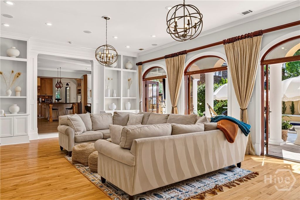 Image 17 of property listing at 529 E 44th Street, Savannah, GA 31405