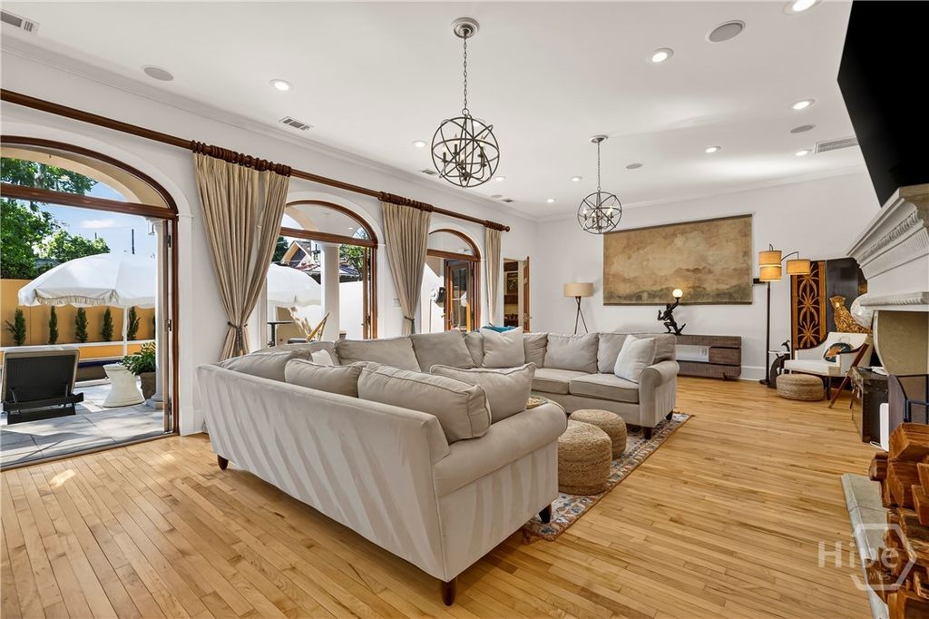 Image 19 of property listing at 529 E 44th Street, Savannah, GA 31405