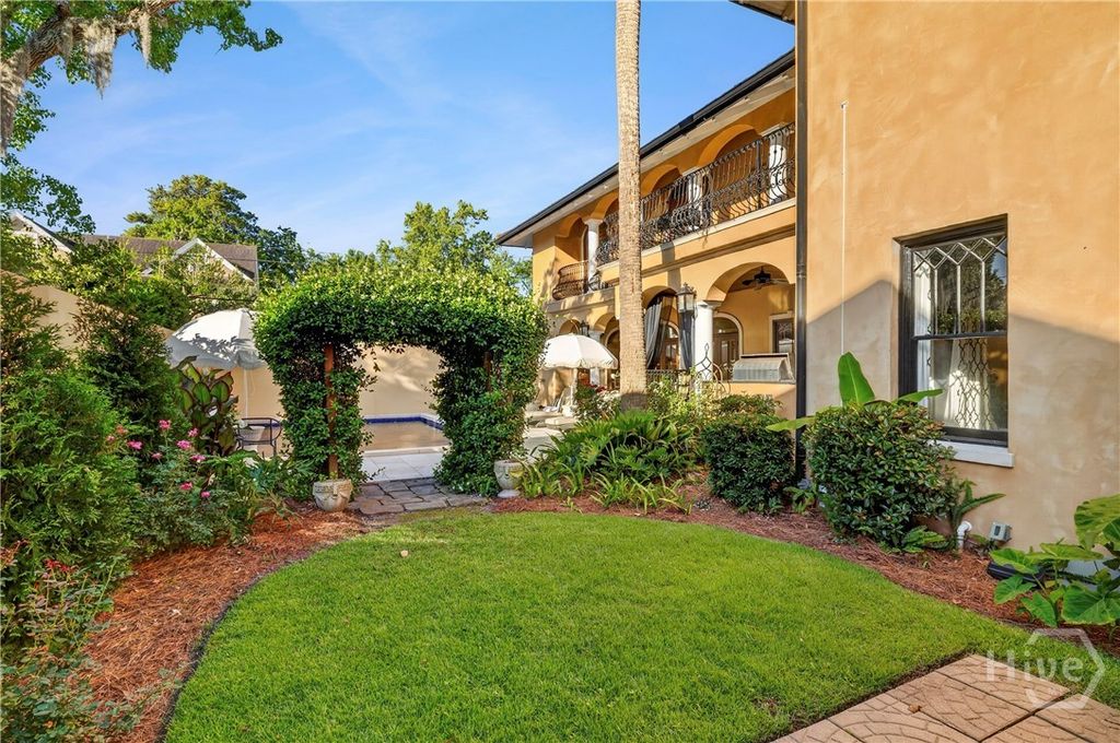 Image 23 of property listing at 529 E 44th Street, Savannah, GA 31405