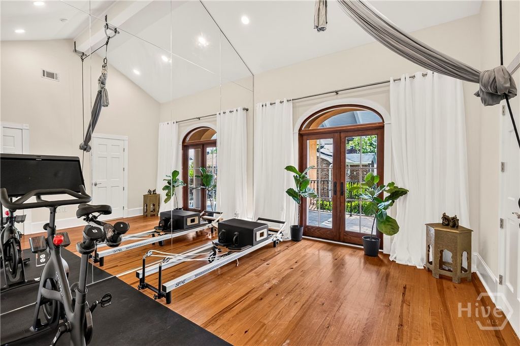 Image 37 of property listing at 529 E 44th Street, Savannah, GA 31405