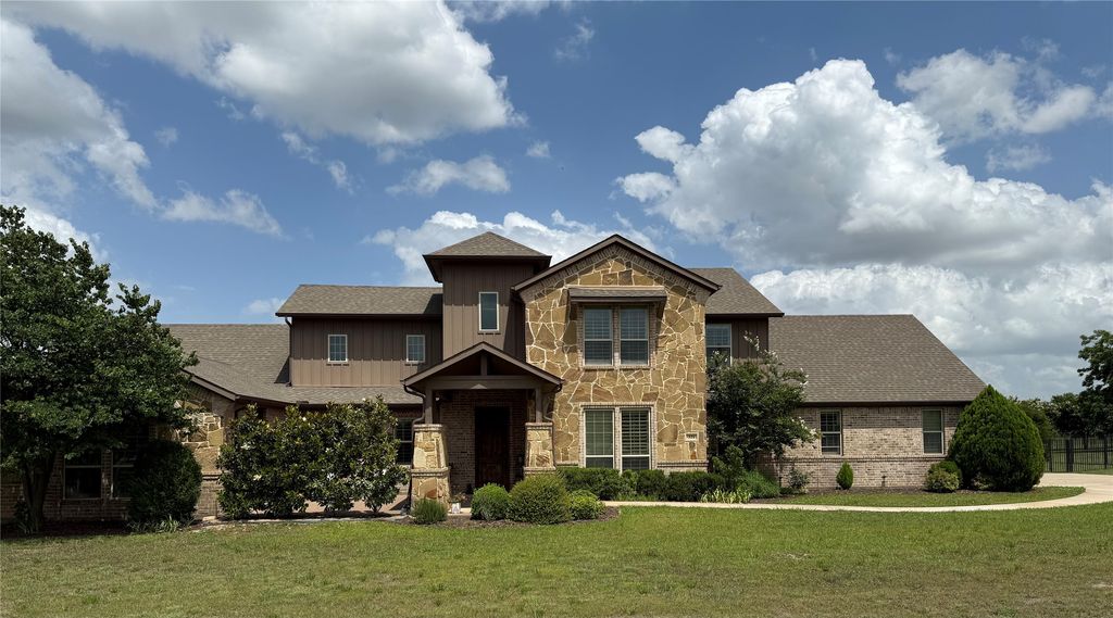 321 Bear Country Drive, Aledo, TX 76008