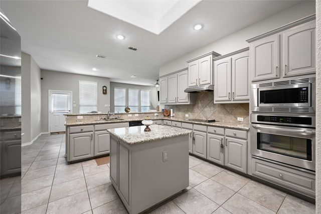 1108 Daventry Drive, Glenn Heights, TX 75154