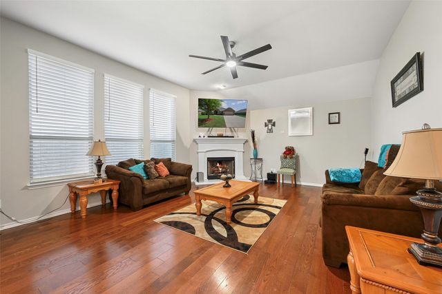 1108 Daventry Drive, Glenn Heights, TX 75154