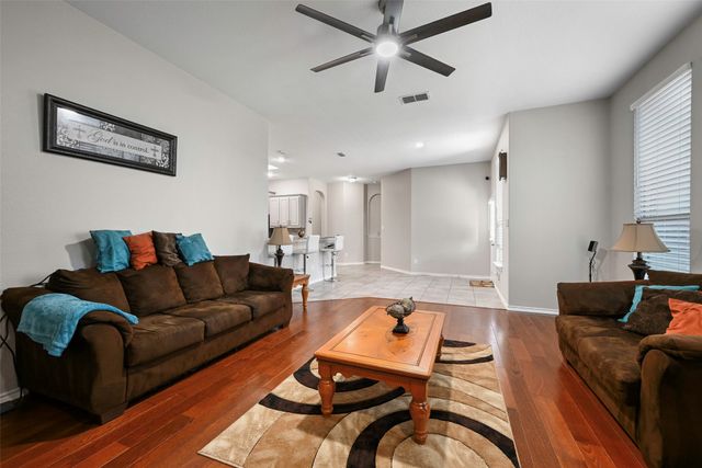 1108 Daventry Drive, Glenn Heights, TX 75154