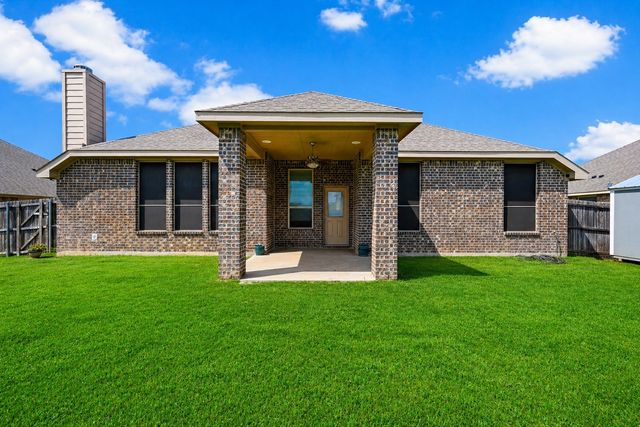 1108 Daventry Drive, Glenn Heights, TX 75154