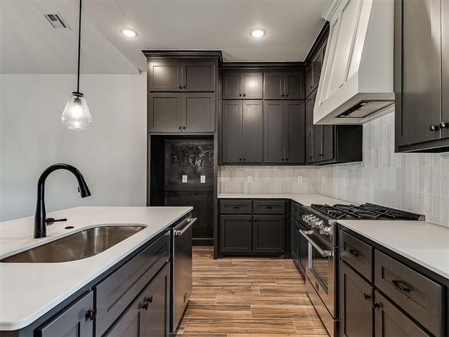 12425 Dolche Vita Drive, Yukon, OK 73099