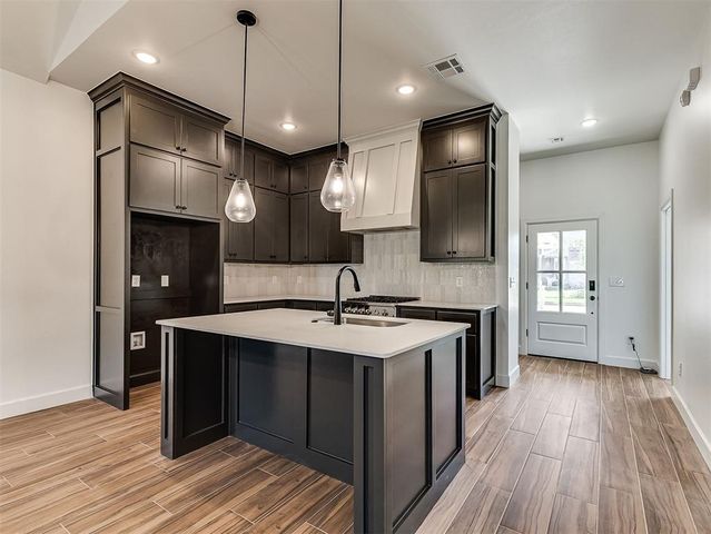 12425 Dolche Vita Drive, Yukon, OK 73099