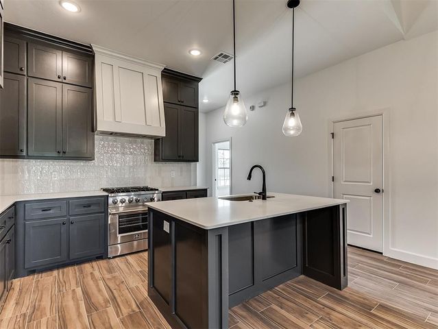 12425 Dolche Vita Drive, Yukon, OK 73099