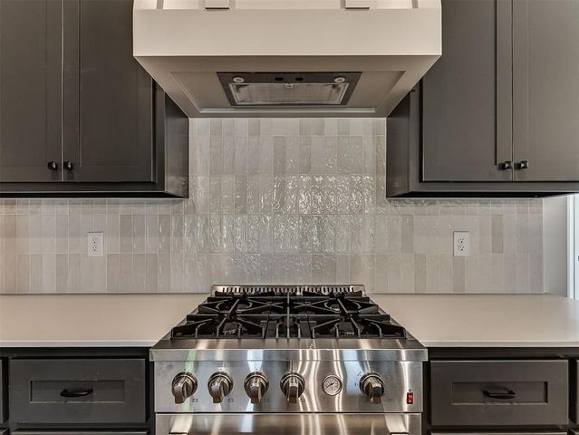 12425 Dolche Vita Drive, Yukon, OK 73099