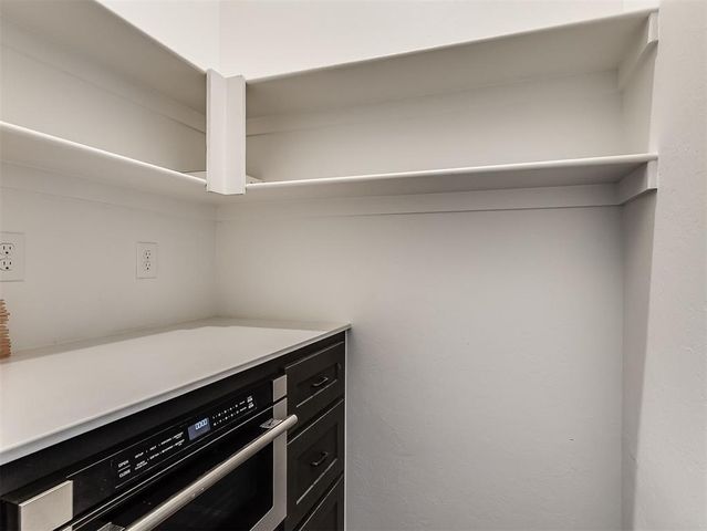 12425 Dolche Vita Drive, Yukon, OK 73099