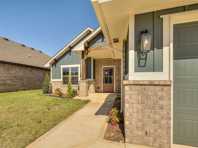 12425 Dolche Vita Drive, Yukon, OK 73099