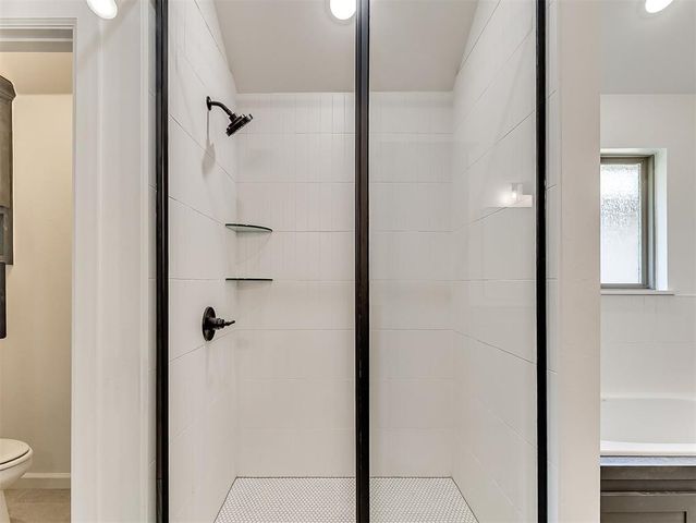 12425 Dolche Vita Drive, Yukon, OK 73099