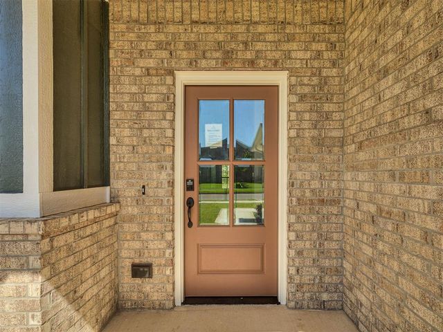 12425 Dolche Vita Drive, Yukon, OK 73099